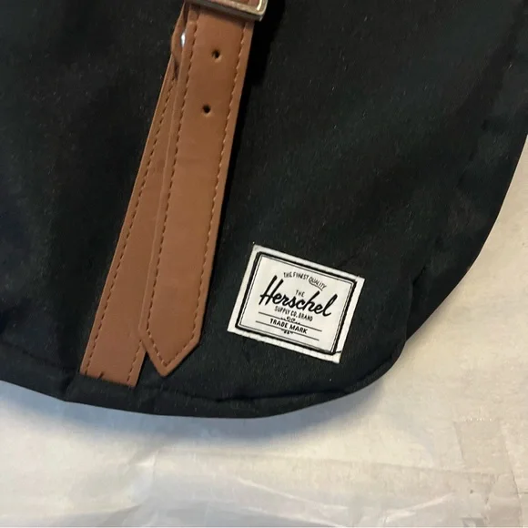 NWT Herschel Supply Company Kingsgate Messenger Bag with Adjustable Strap - Picture 4 of 9